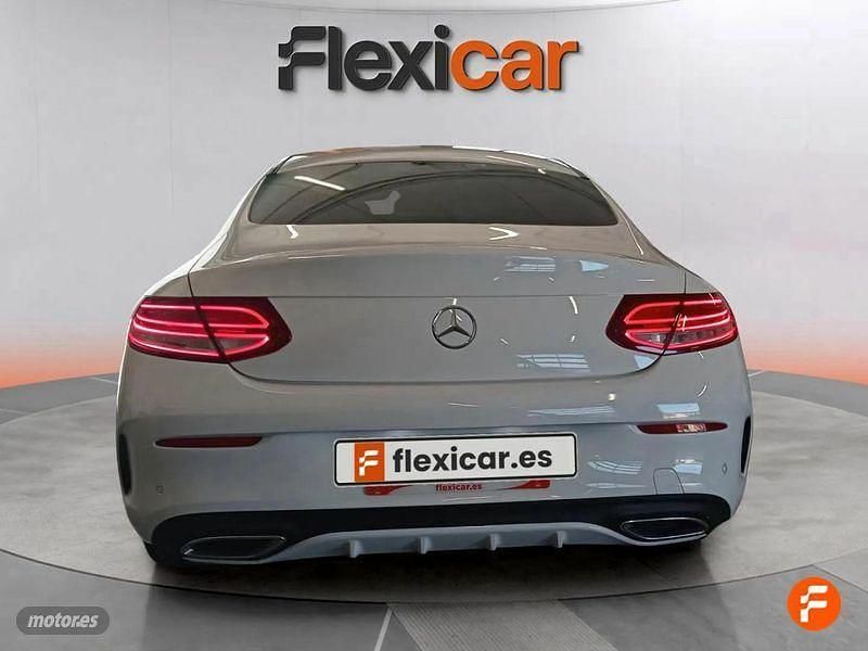 Usado Mercedes C220 AMG line 170 CV (125 kW) 2017 Blanco Coupe