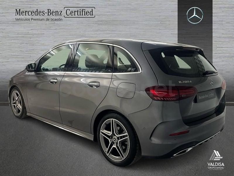 Usado Mercedes B200 AMG line 150 CV (110 kW) 2025 Gris / plateado Monovolumen