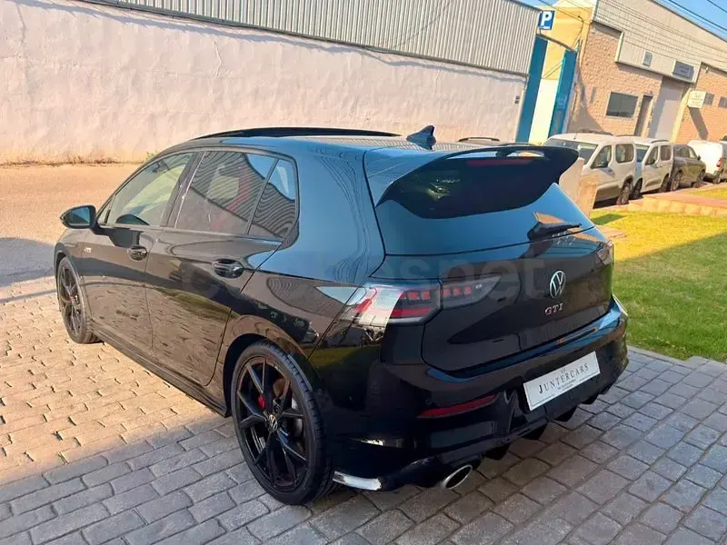 Usado VW Golf VIII GTI Clubsport 300 CV (220 kW) 2025 Negro Berlina