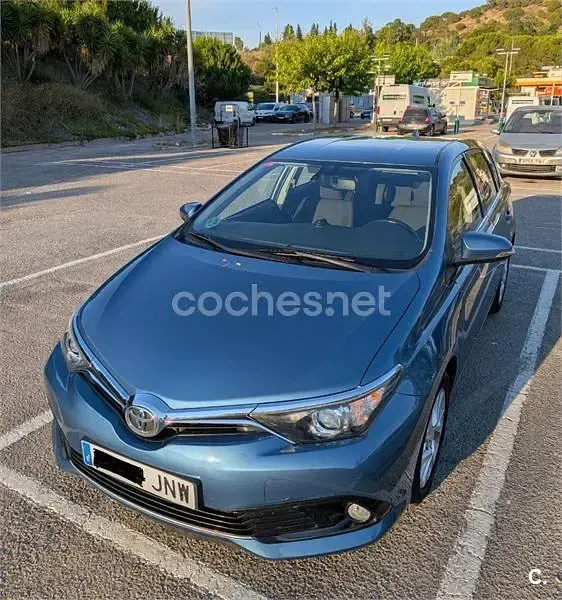 Usado Toyota Auris Active 116 CV (85 kW) 2016 Azul Berlina