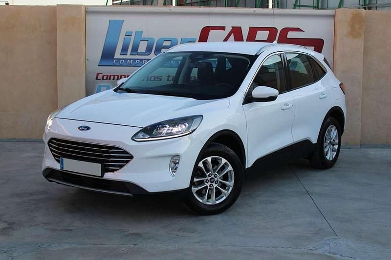 Usado Ford Kuga Titanium 150 CV (110 kW) 2021 Blanco SUV