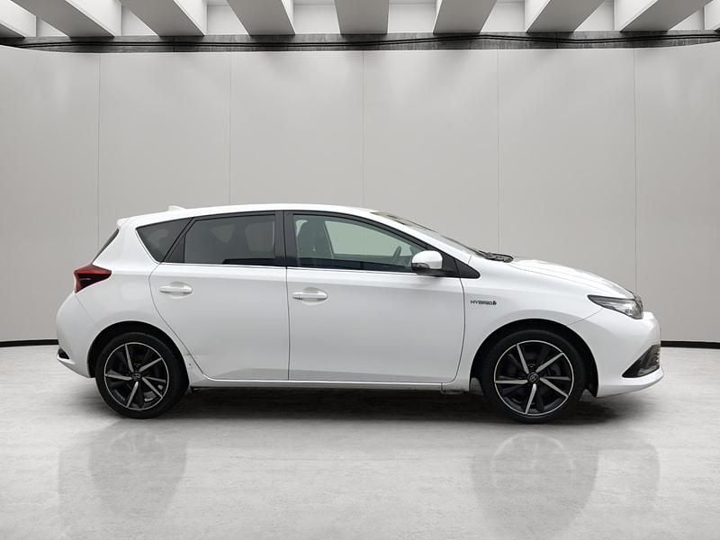 Usado Toyota Auris Hybrid Business Edition 136 CV (100 kW) 2018 Blanco Utilitario