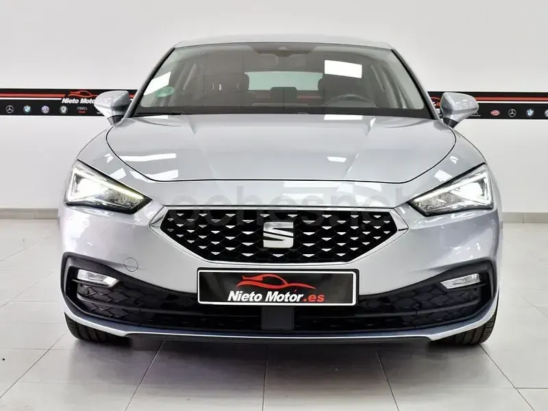 Usado Seat Leon XCELLENCE 150 CV (110 kW) 2022 Gris / plata Berlina