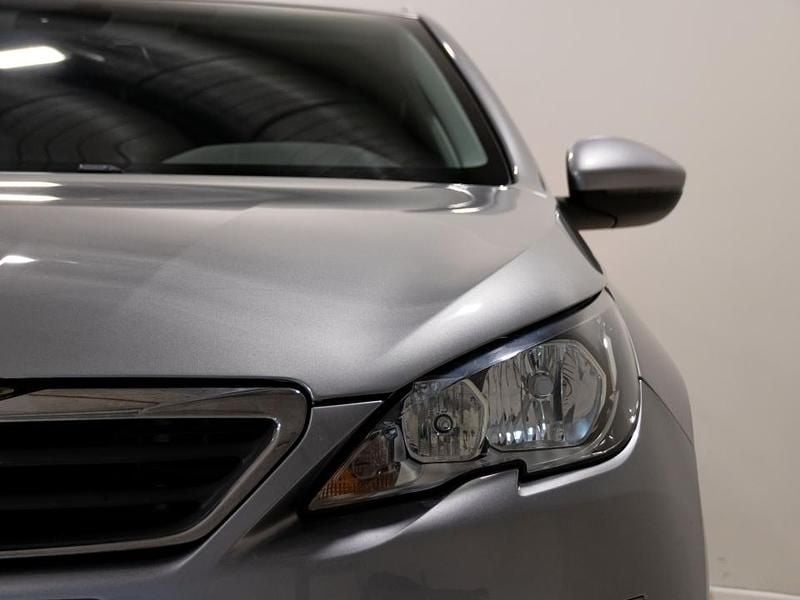 Usado Peugeot 308 SW Style 120 CV (88 kW) 2016 Gris Familiar