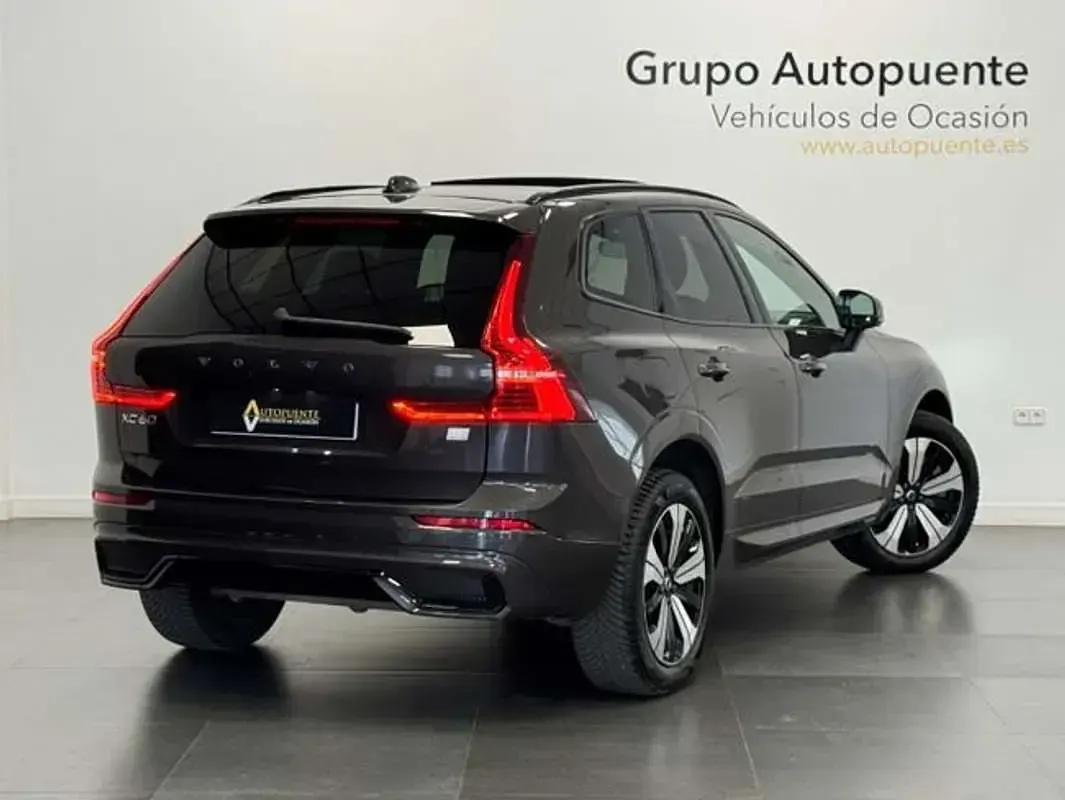 Usado Volvo XC60 Plus 351 CV (258 kW) 2024 Gris SUV