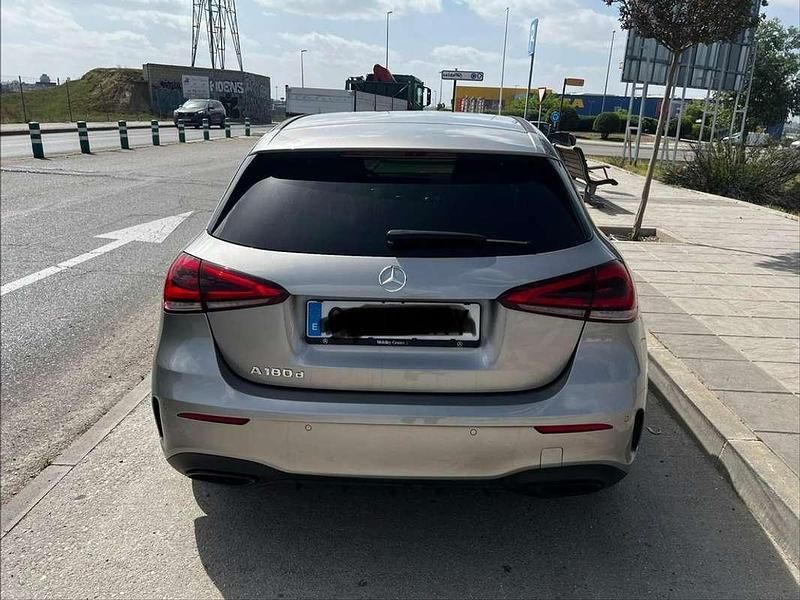 Usado Mercedes A180 109 HP (80 kW) 2020 Cinzento Citadino