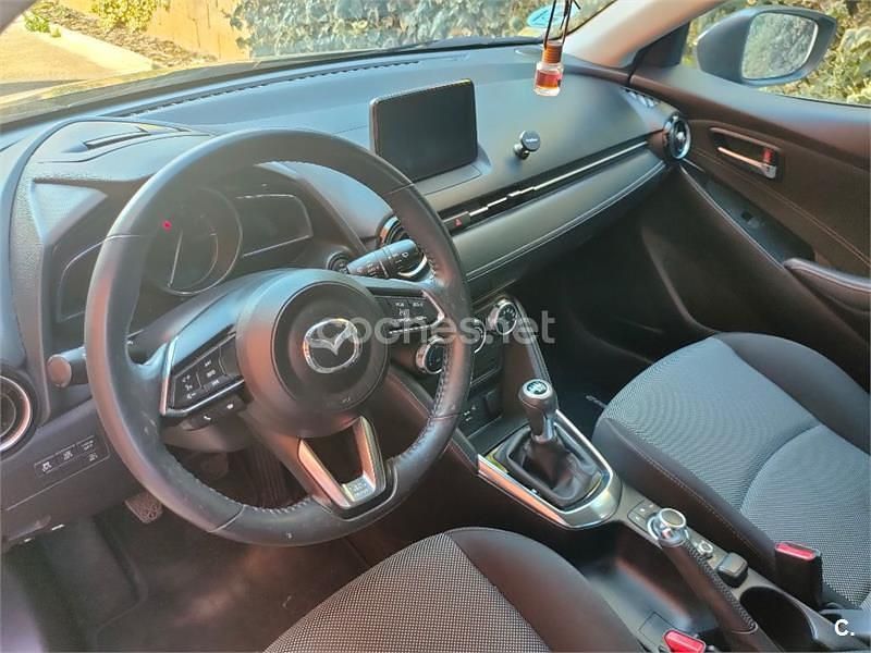 Usado Mazda 2 90 CV (66 kW) 2018 Negro Berlina