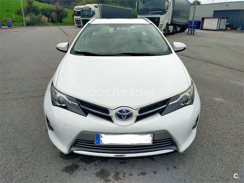 Usado Toyota Auris Hybrid Advance 136 CV (100 kW) 2014 Blanco Familiar