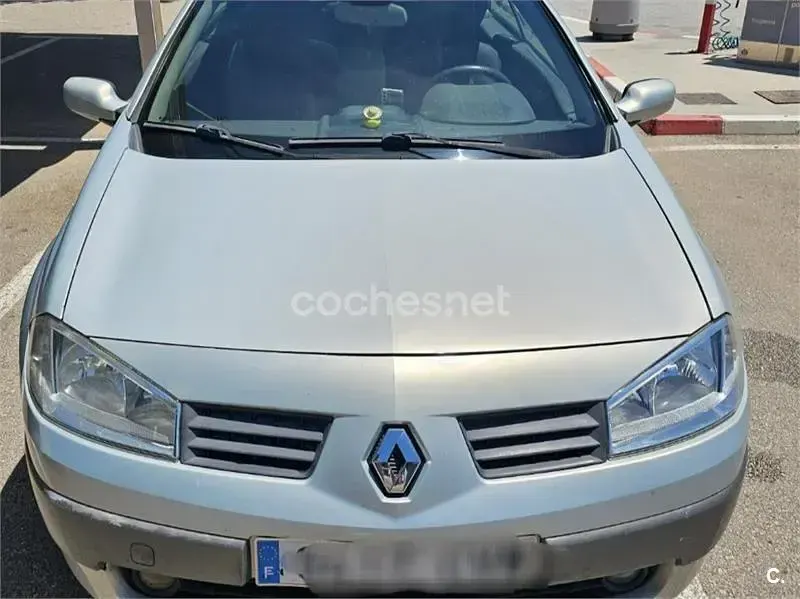 Usado Renault Mégane Cabriolet Dynamique 115 CV (84 kW) 2004 Gris / plata Descapotable