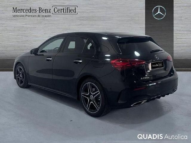 Usado Mercedes A200 AMG line 150 CV (110 kW) 2025 Negro noche