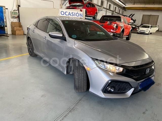 Usado Honda Civic Comfort 129 CV (94 kW) 2019 Gris / plata Berlina