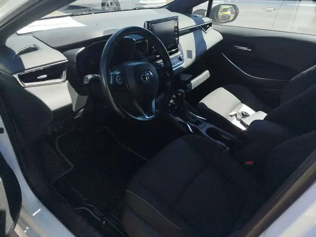 Usado Toyota Corolla Active 122 CV (89 kW) 2021 Blanco Familiar