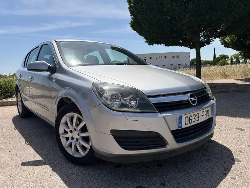 Usado Opel Astra Enjoy 100 CV (73 kW) 2006 Gris / plata Berlina
