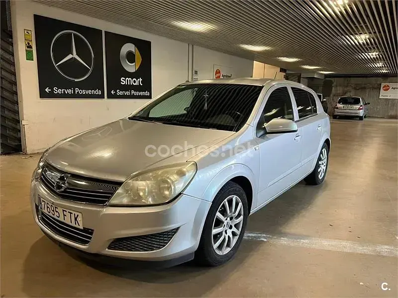 Usado Opel Astra Enjoy 120 CV (88 kW) 2007 Gris / plata Berlina