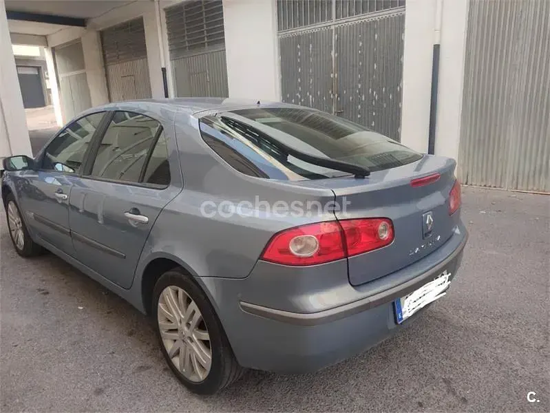 Usado Renault Laguna II Dynamique 150 CV (110 kW) 2006 Azul Berlina