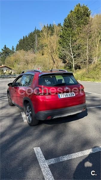 Usado Peugeot 2008 Allure 110 CV (80 kW) 2017 Rojo SUV