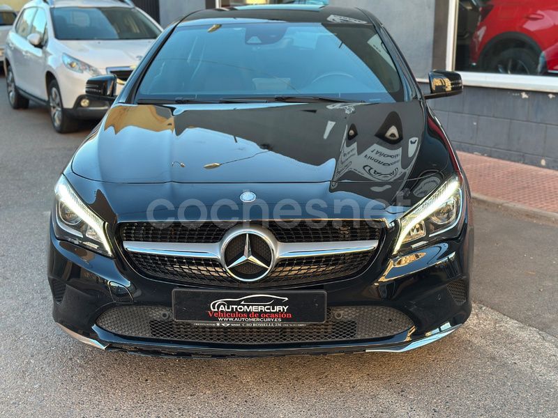 Usado Mercedes CLA220 Shooting Brake 177 CV (130 kW) 2017 Negro Familiar