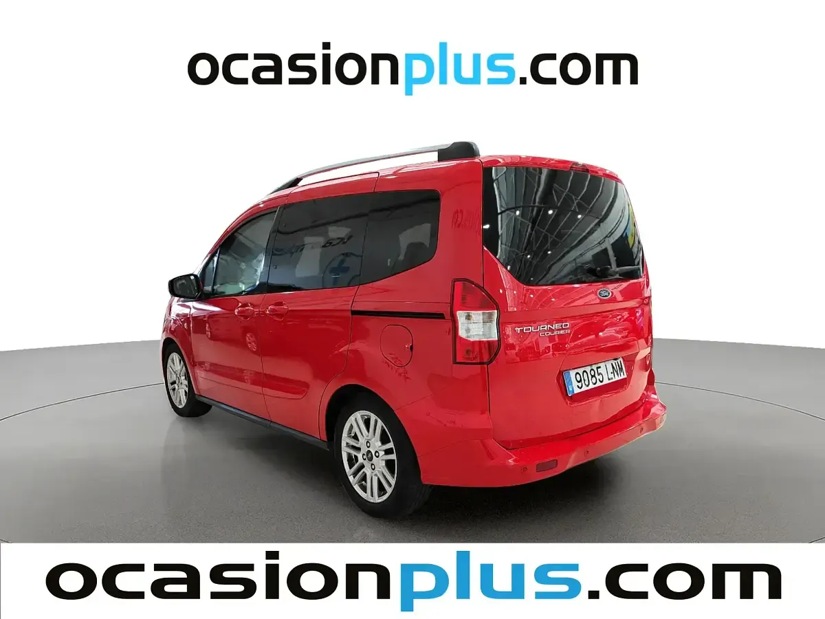 Usado Ford Tourneo Courier Titanium 100 CV (73 kW) 2021 Rojo Monovolumen
