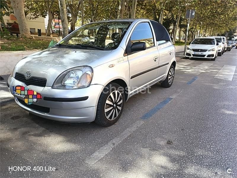 Gris / plata Usado 2002 Toyota Yaris Edition Berlina | 3000 € (Precio justo) - Imagen 1/4