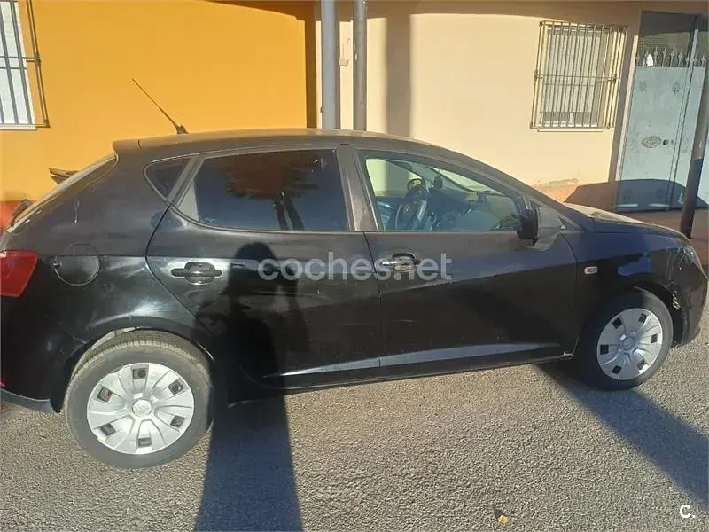 Usado Seat Ibiza Reference 90 CV (66 kW) 2015 Negro Berlina