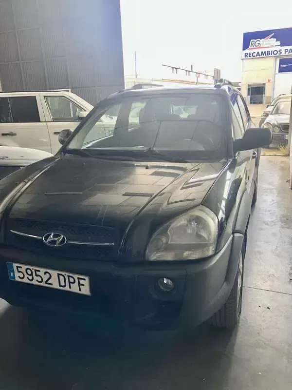 Usado Hyundai Tucson Style 111 CV (81 kW) 2006 Negro SUV