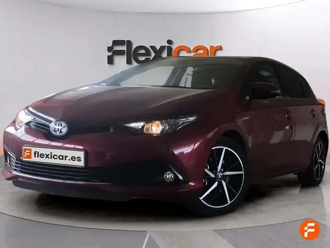 Usado Toyota Auris Hybrid Edition 136 CV (100 kW) 2018 Rojo Utilitario