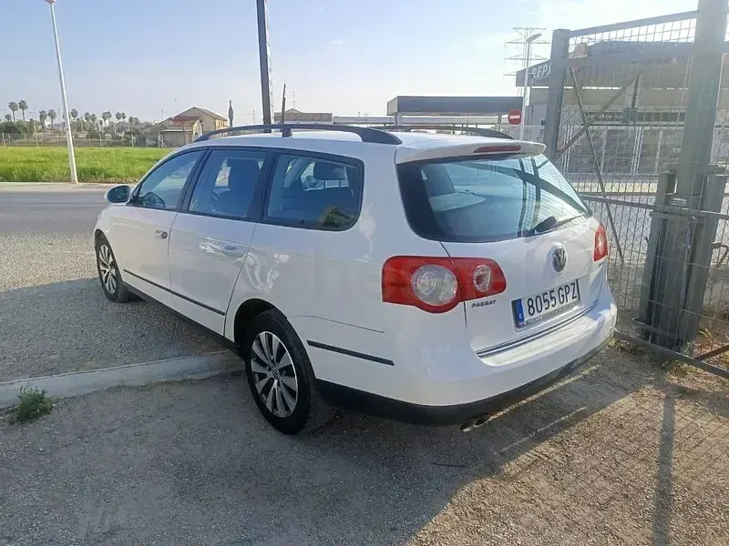 Usado VW Passat Highline 140 CV (102 kW) 2010 Blanco Familiar