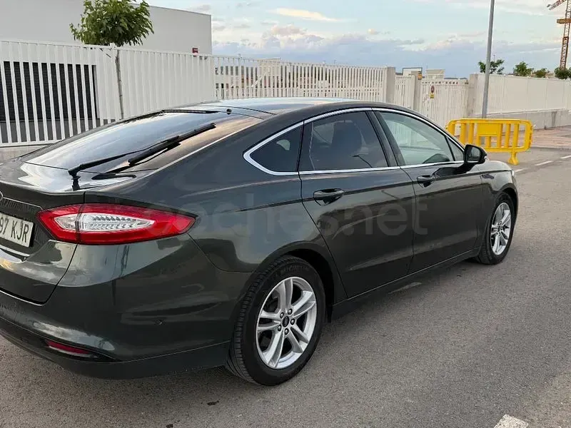 Usado Ford Mondeo ST-Line 160 CV (117 kW) 2018 Azul Berlina