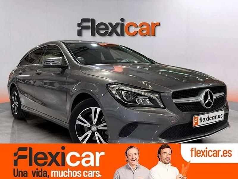 Usado Mercedes CLA200 Shooting Brake 136 CV (100 kW) 2017 Gris Familiar