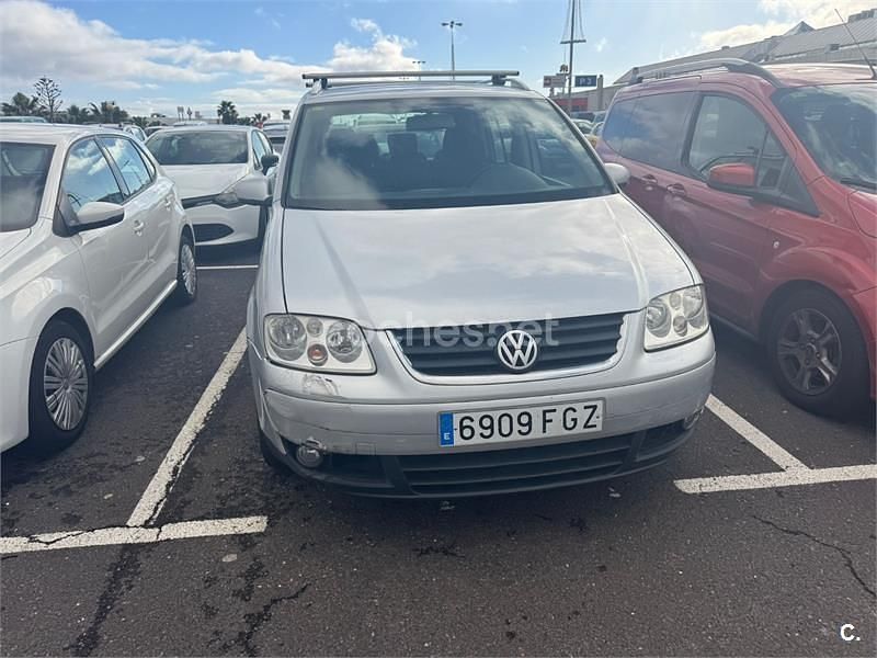 Gris / plata Usado 2007 VW Touran Monovolumen | 4700 € (Precio justo) - Imagen 1/4