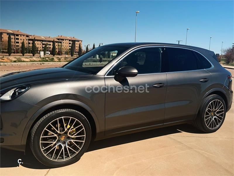 Usado Porsche Cayenne Platinum Edition 340 CV (250 kW) 2021 Gris / plata SUV