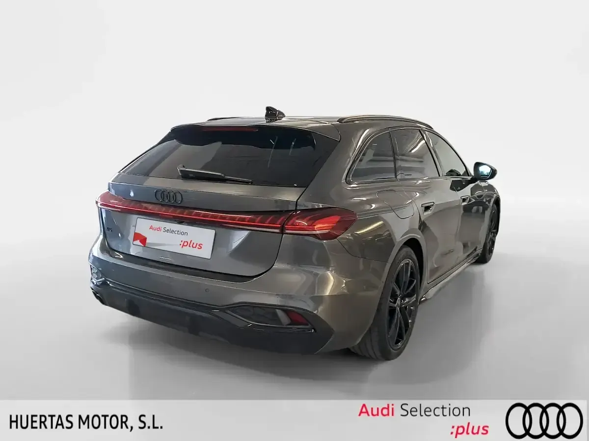 Usado Audi A5 Basis 204 CV (150 kW) 2025 Gris Familiar