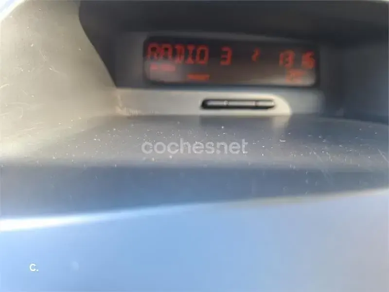 Usado Renault Mégane Privilege 100 CV (73 kW) 2005 Gris / plata Berlina