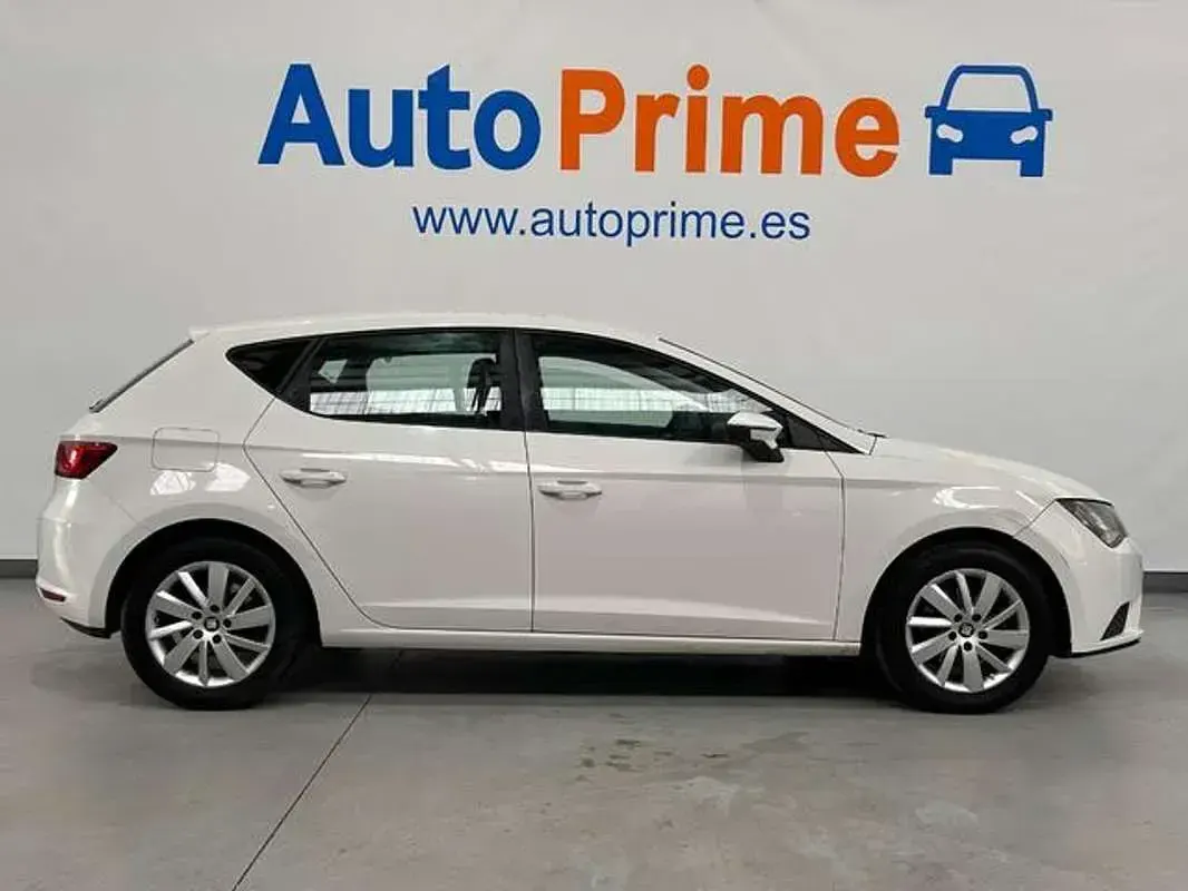 Usado Seat Leon Reference 110 CV (80 kW) 2016 Blanco Berlina
