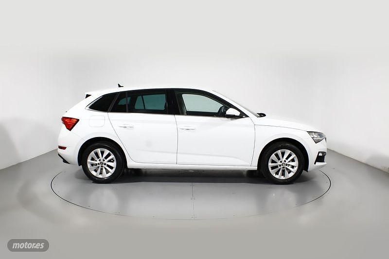 Usado Skoda Scala Ambition 95 CV (69 kW) 2024 Blanco Utilitario