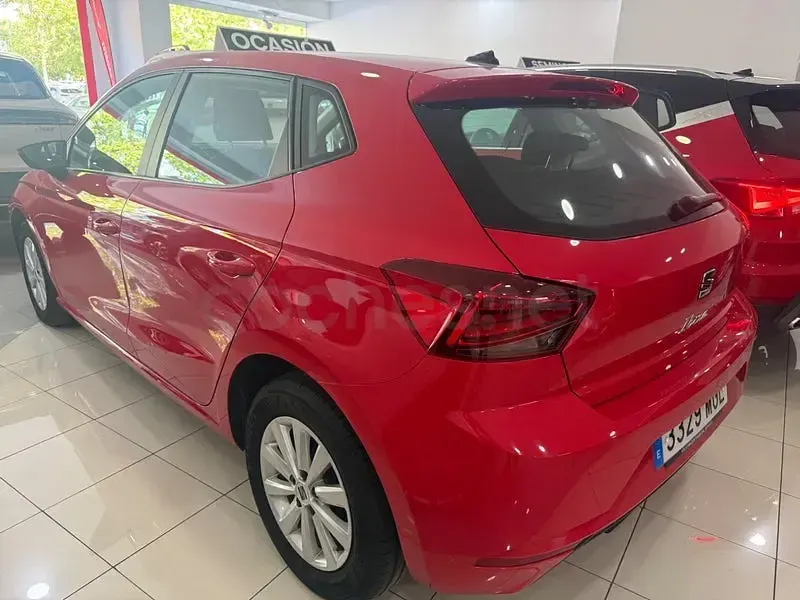 Usado Seat Ibiza Style 80 CV (58 kW) 2023 Rojo Utilitario