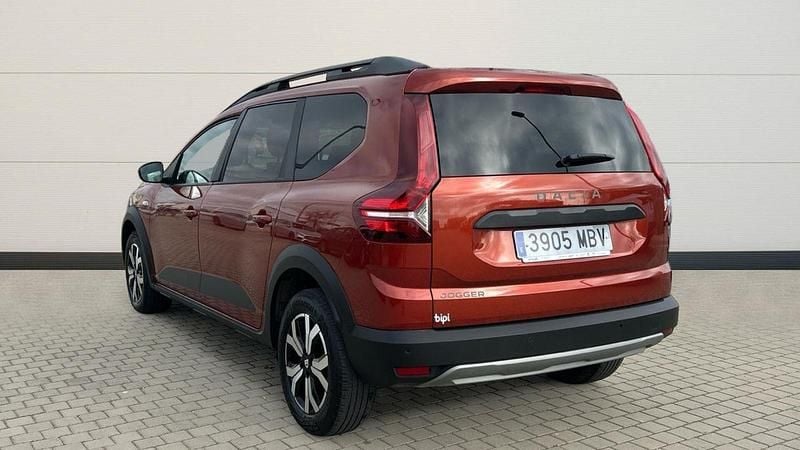 Usado Dacia Jogger Comfort 110 CV (80 kW) 2022 Marrón Monovolumen