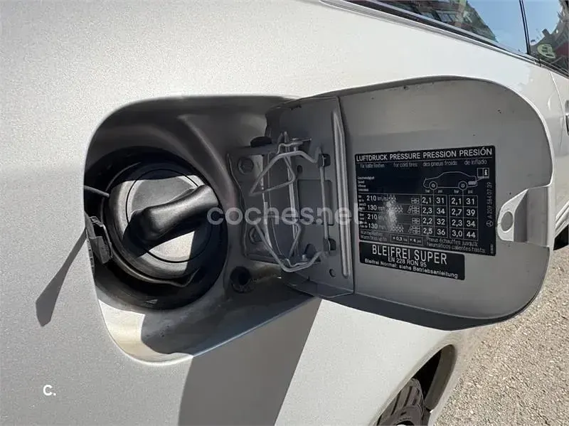 Usado Mercedes CLK320 Avantgarde 218 CV (160 kW) 2004 Gris / plata Coupe