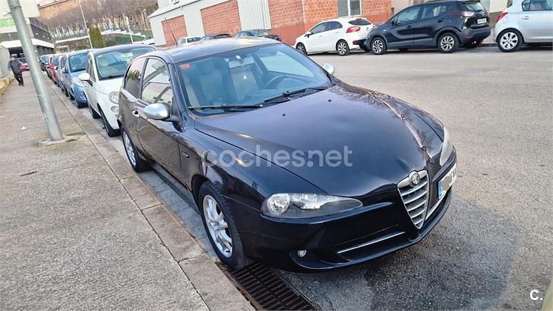 Negro Usado 2007 Alfa Romeo 147 Utilitario | 2400 € (Super precio) - Imagen 1/4