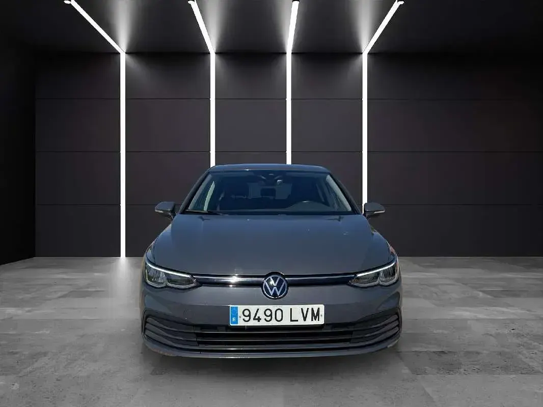 Usado VW Golf VIII Life 116 CV (85 kW) 2021 Gris Utilitario