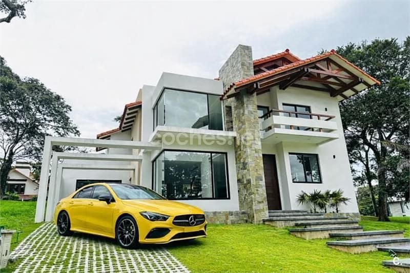 Usado Mercedes CLA250 224 CV (164 kW) 2020 Amarillo Berlina