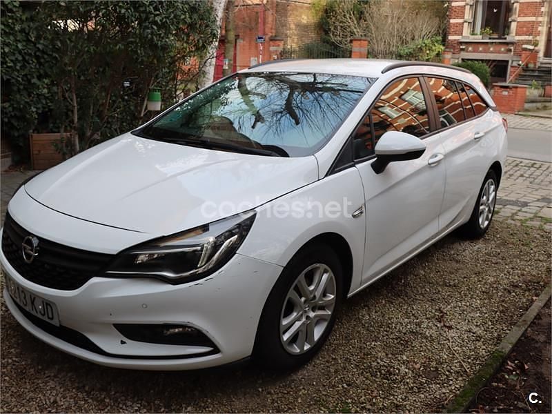 Usado Opel Astra Business 110 CV (80 kW) 2018 Blanco Familiar