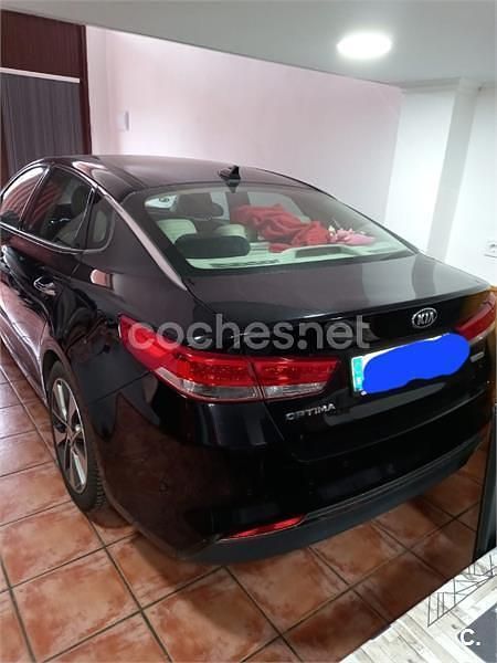 Usado Kia Optima GT-Line 141 CV (103 kW) 2016 Negro Berlina