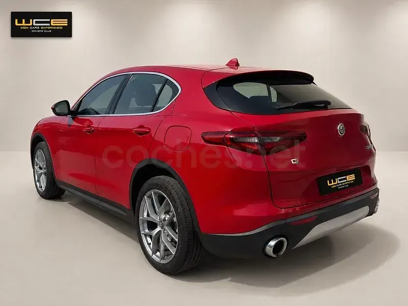 Usado Alfa Romeo Stelvio Executive 210 CV (154 kW) 2018 Rojo SUV