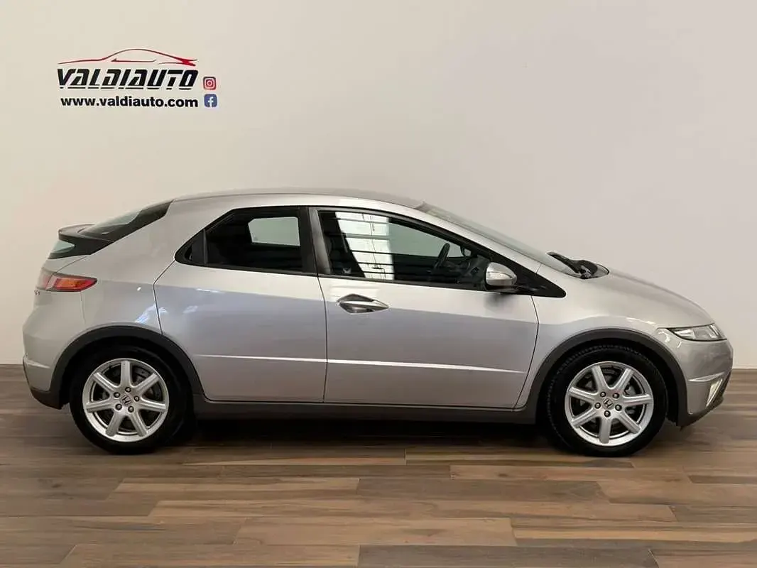 Usado Honda Civic Sport 140 CV (102 kW) 2009 Gris / plata Berlina