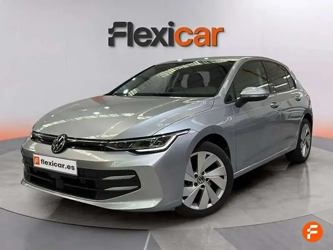 Usado VW Golf VIII 116 CV (85 kW) 2025 Gris Utilitario