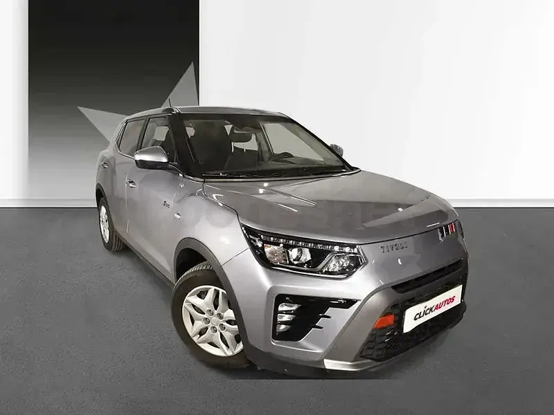 Usado KGM Tivoli 135 CV (99 kW) 2024 Gris / plata SUV