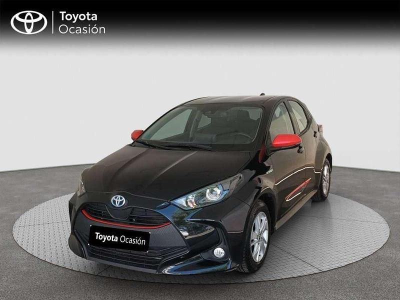 Negro Usado 2021 Toyota Yaris Hybrid Active Berlina | 18.300 € (Precio justo) - Imagen 1/4