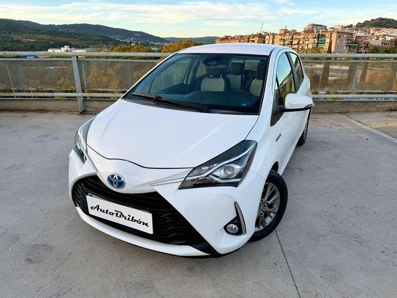 Usado Toyota Yaris Hybrid Advance 99 CV (72 kW) 2019 Blanco Utilitario