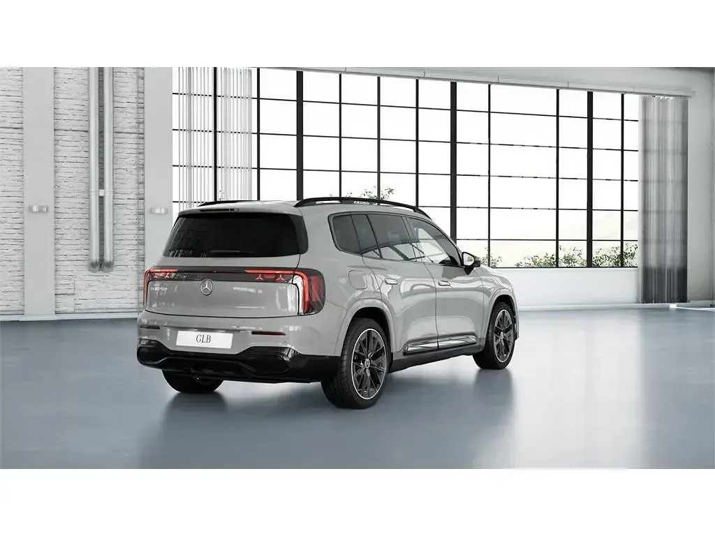 Usado Mercedes GLB250 200 kW (272 CV) 2026 Manufaktur gris alpino SUV